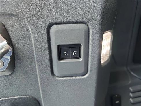 Certified 2024 Land Rover Defender 110 SE AWD/4WD image 13