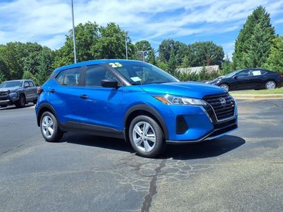 New 2025 Nissan Kicks Play S