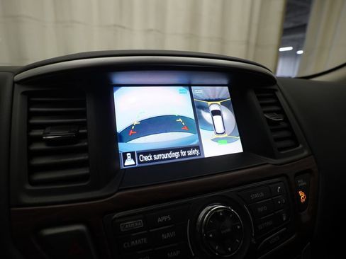 Used 2018 Nissan Pathfinder Platinum AWD/4WD image 22