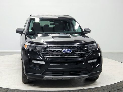 Used 2024 Ford Explorer XLT w/ Equipment Group 202A image 2