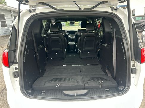 Used 2026 Chrysler Voyager LX FWD image 27