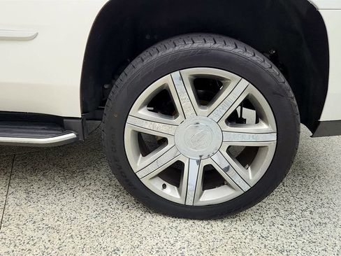 Used 2019 Cadillac Escalade Premium Luxury RWD image 10