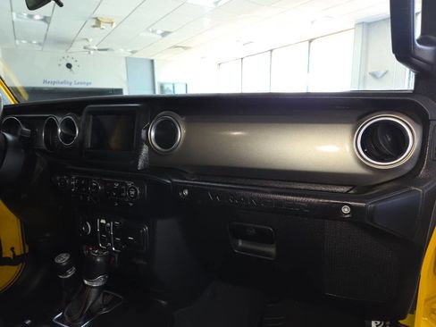 Used 2019 Jeep Wrangler Unlimited Rubicon w/ Cold Weather Group AWD/4WD image 32