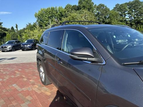 Used 2015 Toyota Highlander Limited w/ Driver Technology Package AWD/4WD image 18