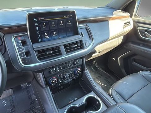 Used 2024 Chevrolet Suburban Premier image 25
