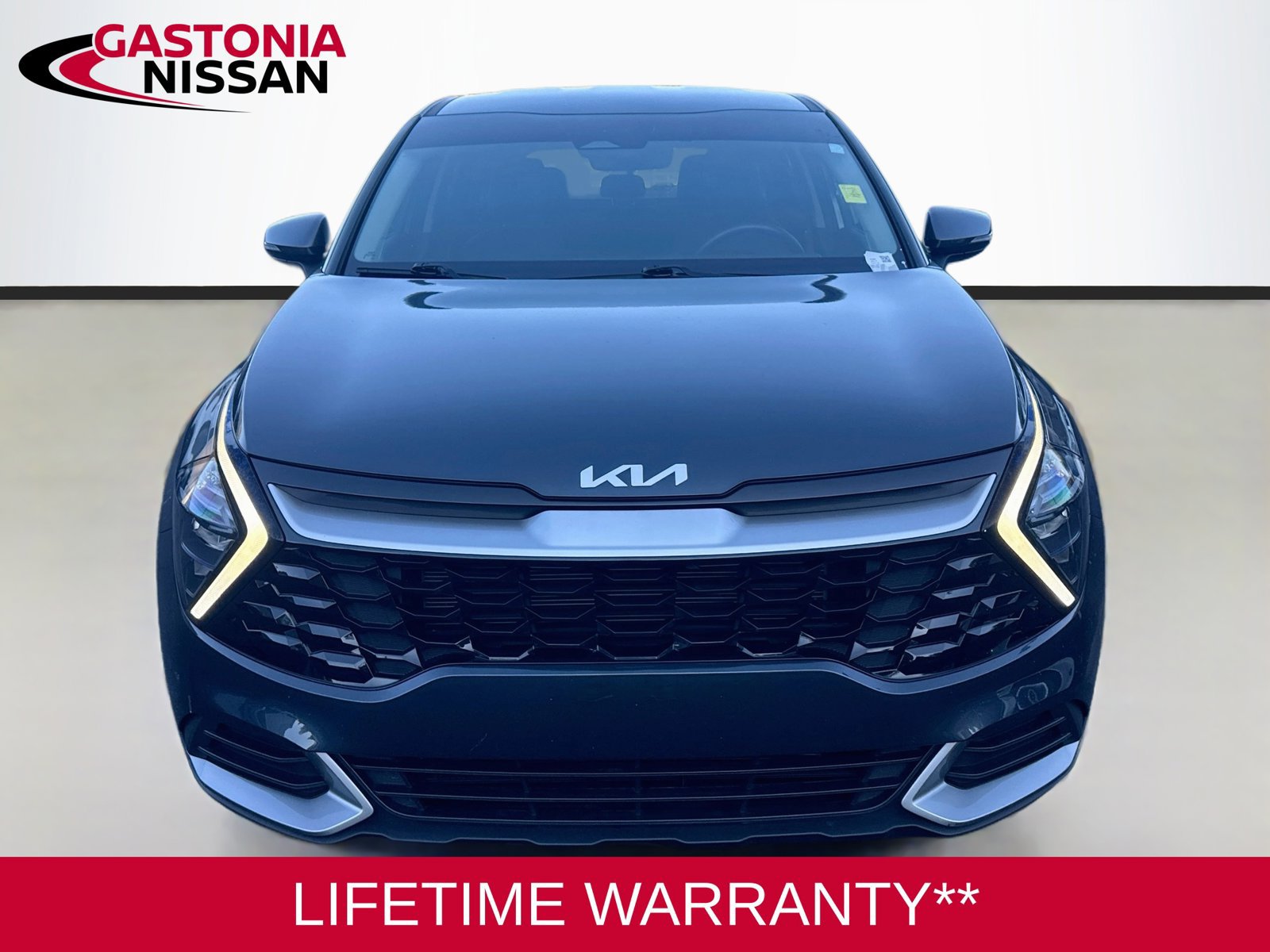 Used 2023 Kia Sportage EX FWD image 2