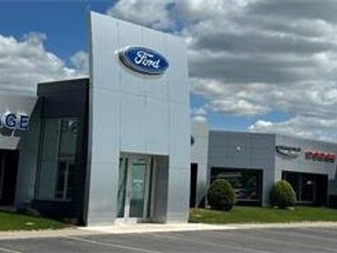 Used 2024 Chrysler Voyager LX image 1