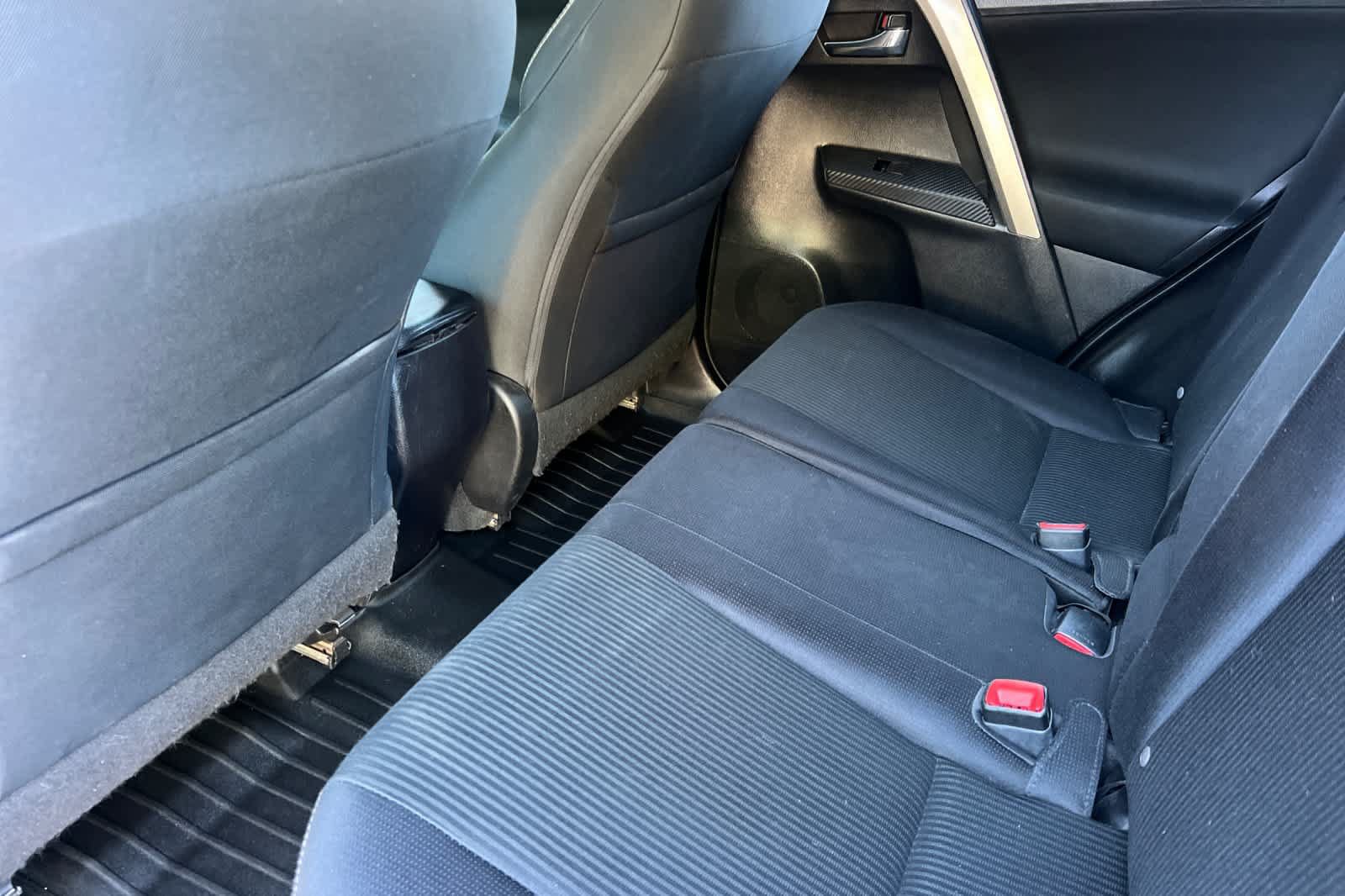 Used 2014 Toyota RAV4 XLE AWD/4WD image 4