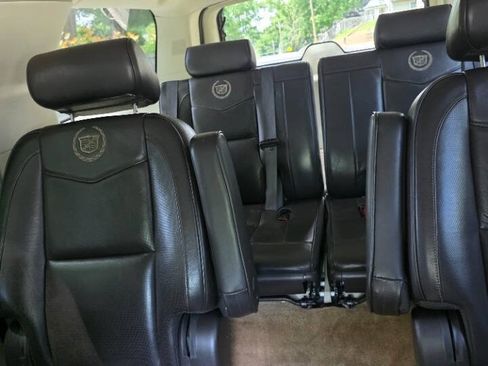 Used 2010 Cadillac Escalade ESV Platinum AWD/4WD image 11