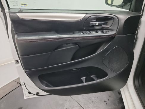 Used 2017 Dodge Grand Caravan GT FWD image 13