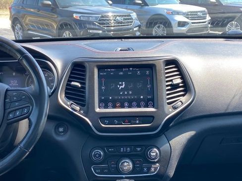 Used 2019 Jeep Cherokee Trailhawk AWD/4WD image 22