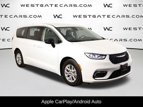 Used 2024 Chrysler Pacifica Touring-L FWD image 4