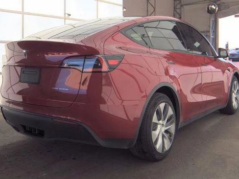 Used 2021 Tesla Model Y Long Range image 3