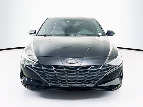 Used 2021 Hyundai Elantra SE image 2