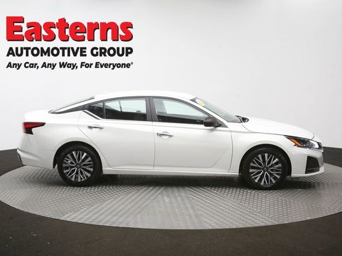 Used 2025 Nissan Altima 2.5 SV FWD image 45
