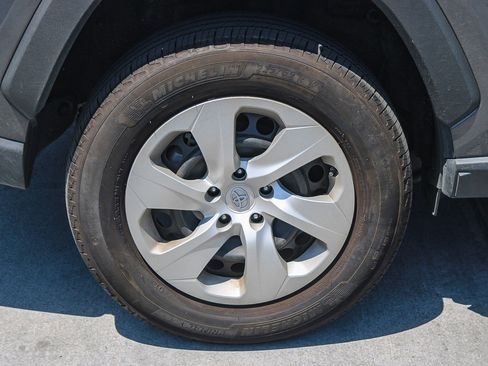 Used 2023 Toyota RAV4 LE AWD/4WD image 16