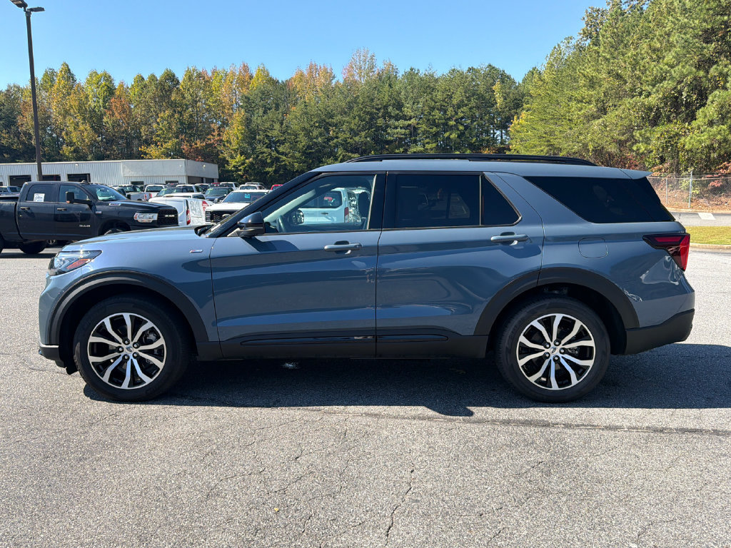 Used 2025 Ford Explorer ST-Line AWD/4WD image 4