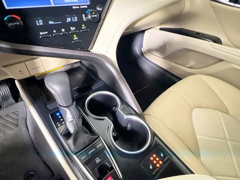 Used 2019 Toyota Camry XLE image 24