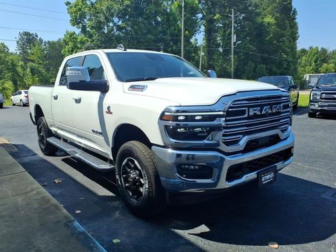 Used 2025 RAM 2500 Laramie AWD/4WD image 3