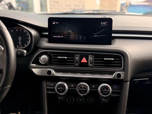 Used 2022 Genesis G70 3.3T RWD image 26