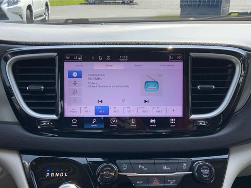 Used 2022 Chrysler Pacifica Touring-L FWD image 13