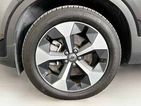 Used 2025 Volvo XC40 B5 Plus image 11