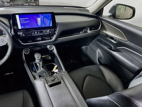 Certified 2024 Toyota Grand Highlander AWD image 20