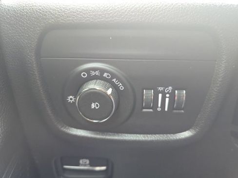 Certified 2025 Jeep Grand Cherokee L Limited AWD/4WD image 11