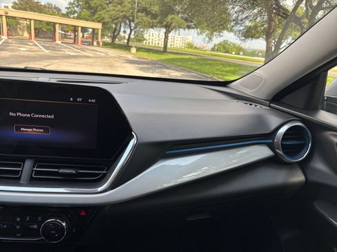 Used 2025 Chevrolet Trax LT FWD image 30