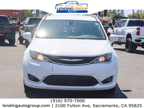 Used 2018 Chrysler Pacifica Touring-L Plus image 6