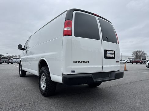 Used 2022 GMC Savana 2500 w/ Driver Convenience Package image 8