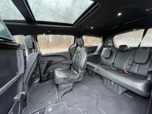 Used 2019 Chrysler Pacifica Touring-L Plus w/ Advanced Safetytec Group image 27