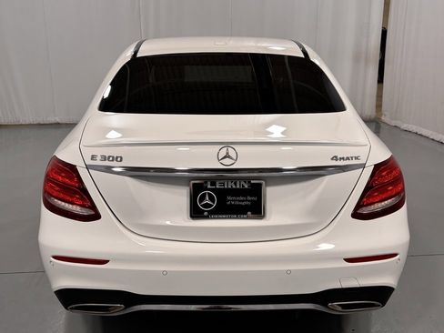 Used 2017 Mercedes-Benz E 300 4MATIC image 7