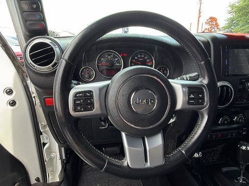 Used 2015 Jeep Wrangler Unlimited Rubicon AWD/4WD image 21