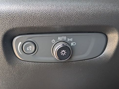 Used 2023 Chevrolet Traverse LT image 20