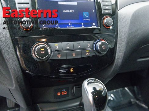 Used 2020 Nissan Rogue Sport S AWD/4WD image 19