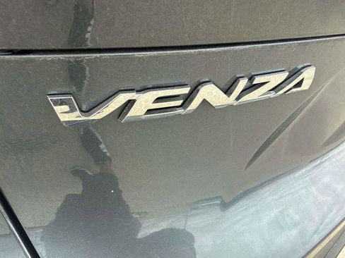 Used 2023 Toyota Venza LE AWD/4WD image 4