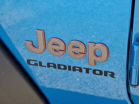Used 2022 Jeep Gladiator Mojave w/ Dual Top Group AWD/4WD image 31