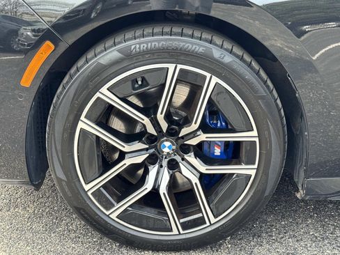 Certified 2023 BMW 760i xDrive w/ Luxury Rear Seating Package image 9