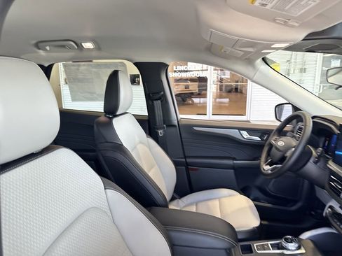 New 2026 Ford Escape SE image 12