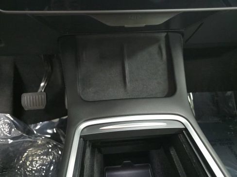 Used 2024 Tesla Model Y Long Range AWD/4WD image 35