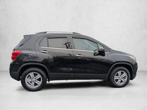 Used 2018 Chevrolet Trax LT w/ LT Convenience Package image 4