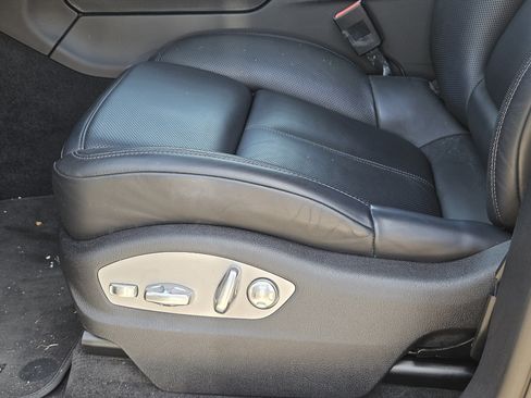 Certified 2024 Porsche Macan S AWD/4WD image 23