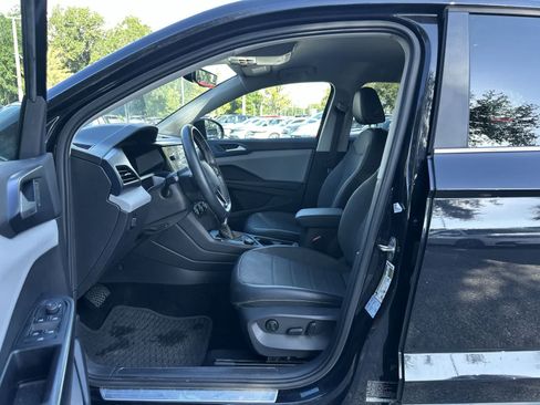 Used 2022 Volkswagen Taos SE w/ IQ.Drive SE Package AWD/4WD image 2