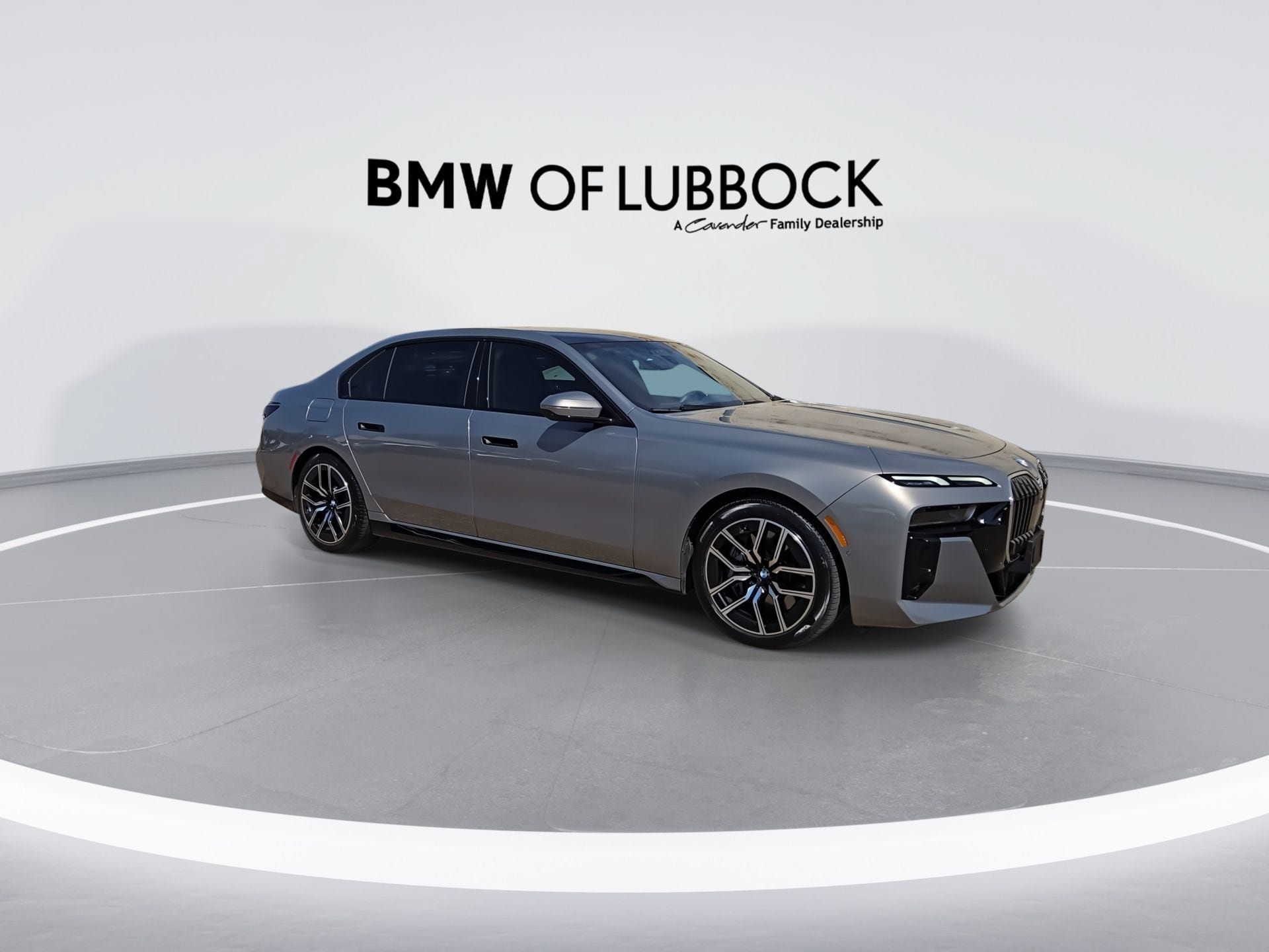 Used 2023 BMW 760i xDrive AWD/4WD image 2