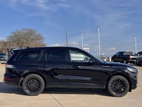 Used 2023 Lincoln Aviator Reserve w/ Equipment Group 201A image 3
