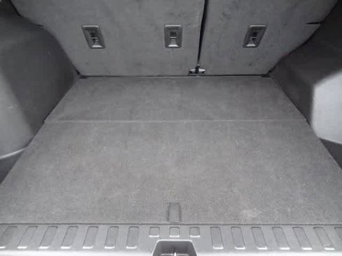 Used 2023 GMC Terrain SLT image 9