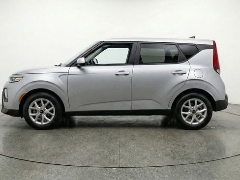 Used 2025 Kia Soul LX w/ LX Technology Package FWD image 5