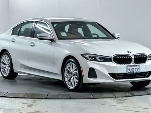 Used 2025 BMW 330i xDrive Sedan w/ Convenience Package image 9