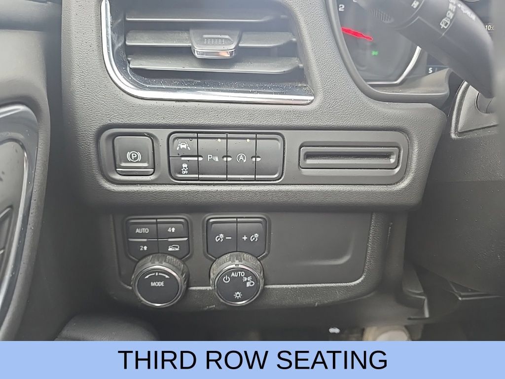 Used 2024 Chevrolet Suburban LS AWD/4WD image 23